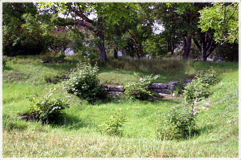 Gotland, 1361 - massgravar på Solens berg - foto: Bernt Enderborg