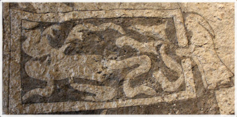 Gotland, En ormgrop på en bildsten, 700-talet - foto: Bernt Enderborg