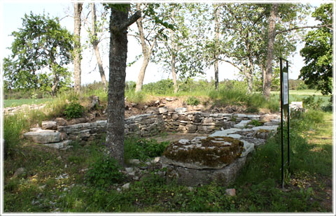 Gotland, Viklau medeltida prästgård - foto: Bernt Enderborg