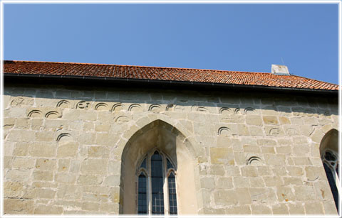 Gotland, Stridselefanter på Hablingbo kyrka - foto: Bernt Enderborg