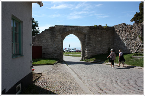 Gotland, Fiskarporten - foto: Bernt Enderborg