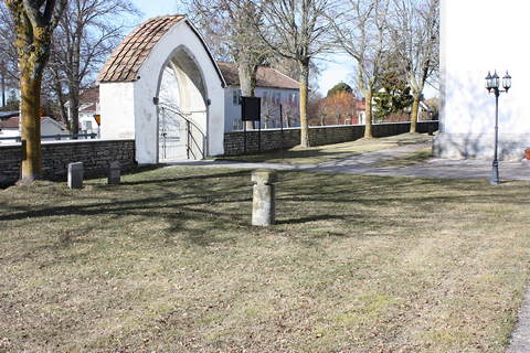 Gotland, Timstenen vid Hemse kyrka - foto: Bernt Enderborg